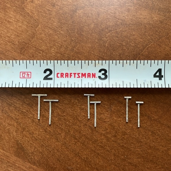 Women’s minimalist earring studs - Picture 2 of 2